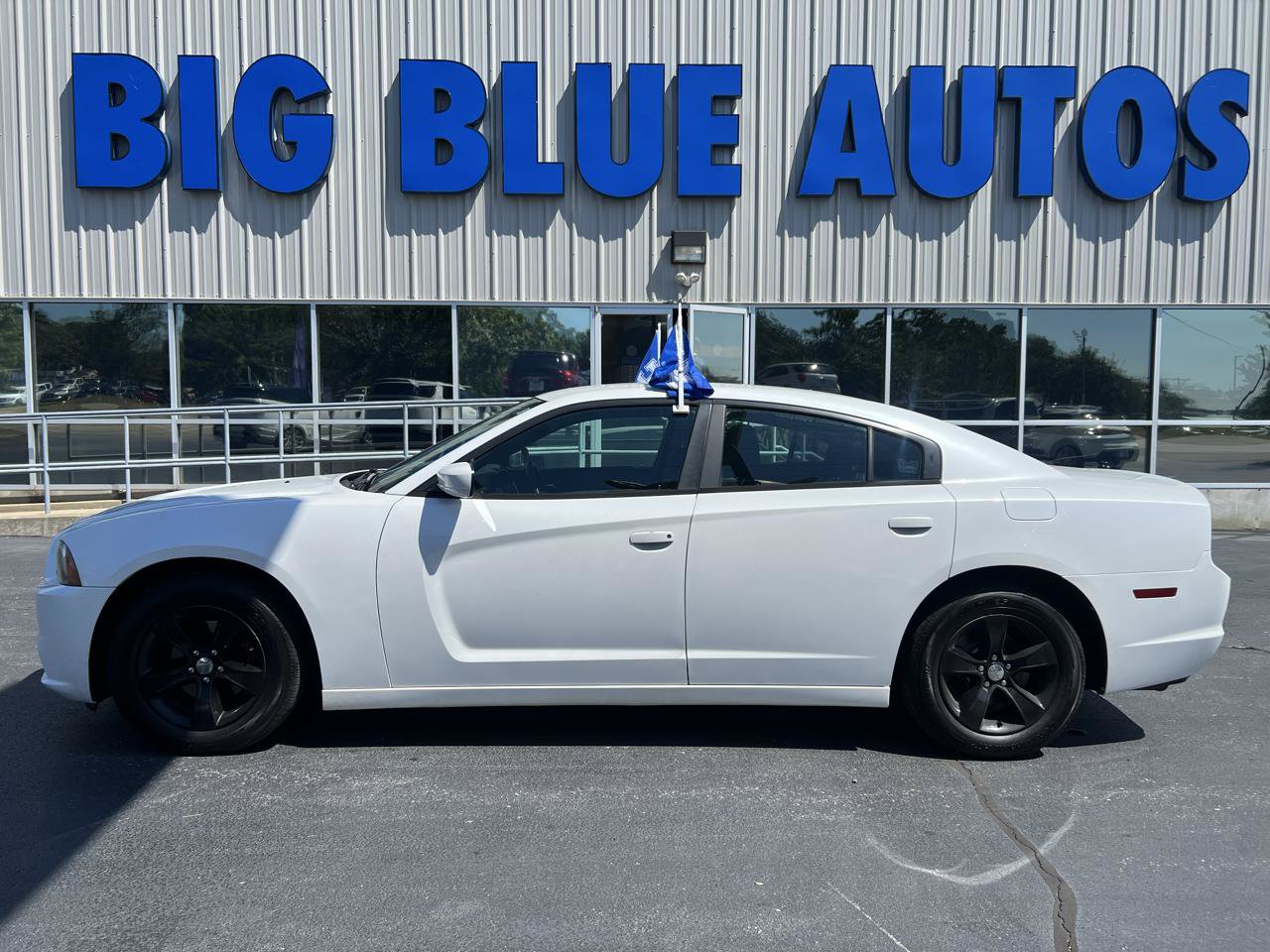 Used 2014 Dodge Charger SE RWD image 2