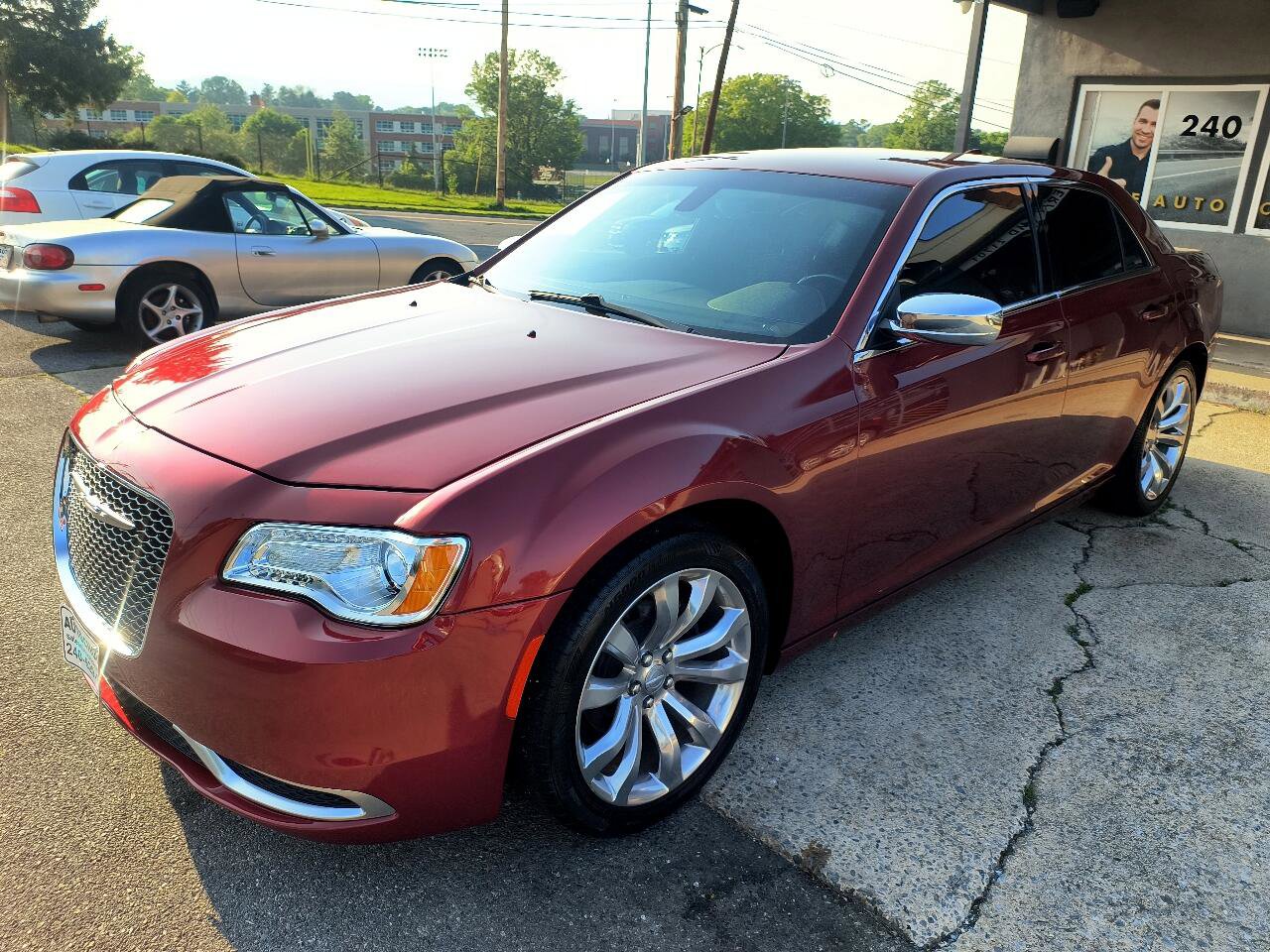 Used 2019 Chrysler 300 Touring w/ Chrome Appearance Package image 1