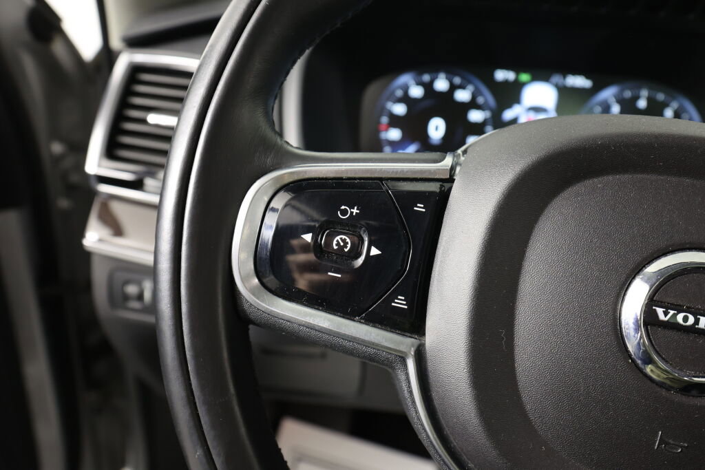 Used 2016 Volvo XC90 T6 Momentum w/ Momentum Plus Package image 29