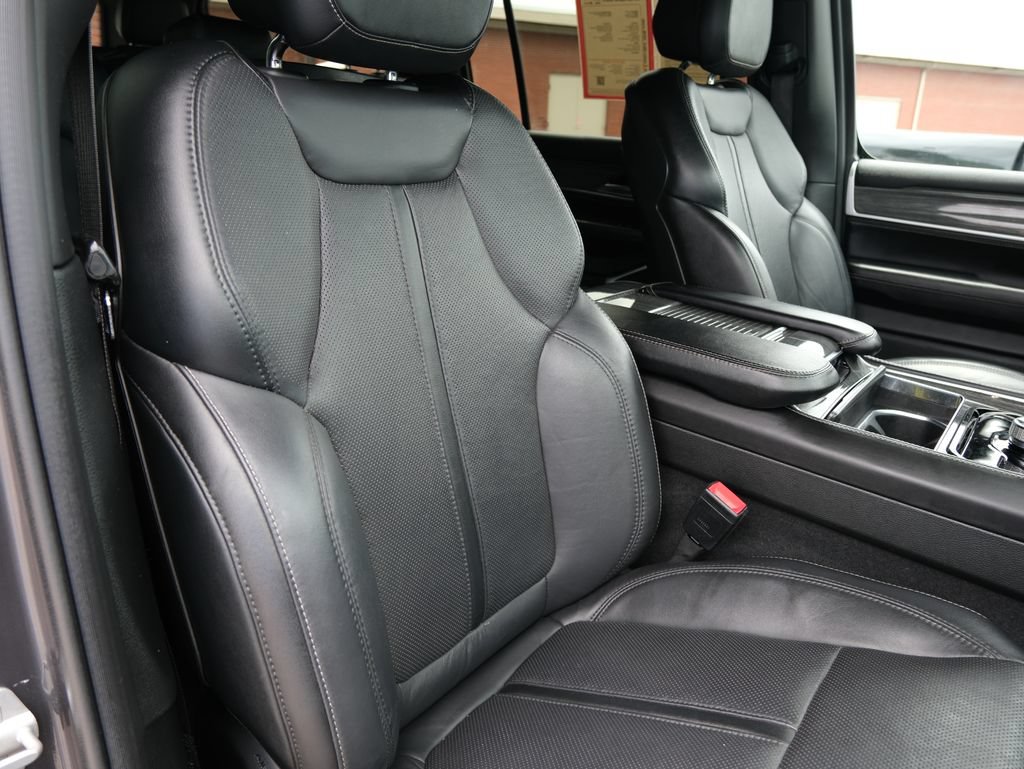Used 2022 Jeep Wagoneer Series II AWD/4WD image 34