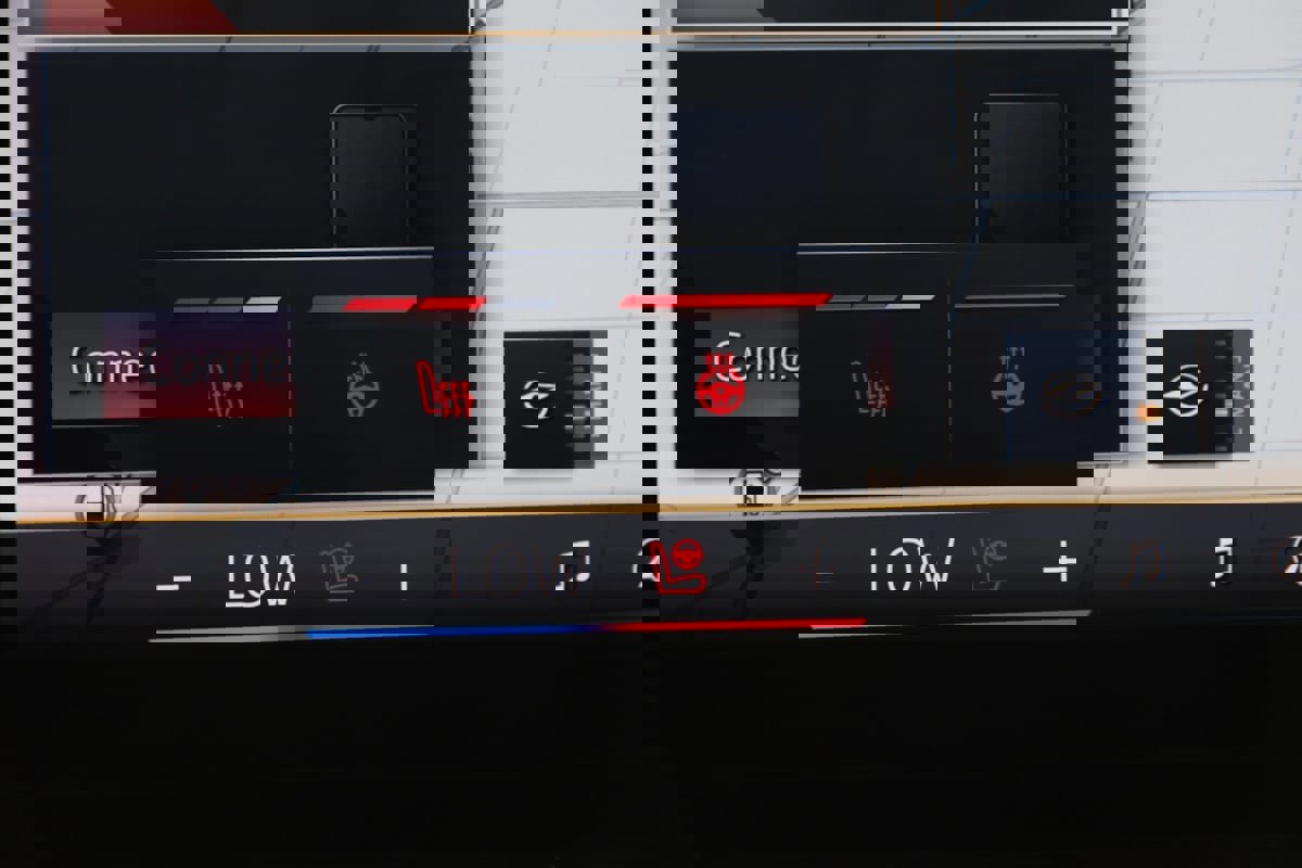 Used 2024 BMW X6 xDrive40i w/ Premium Package image 20