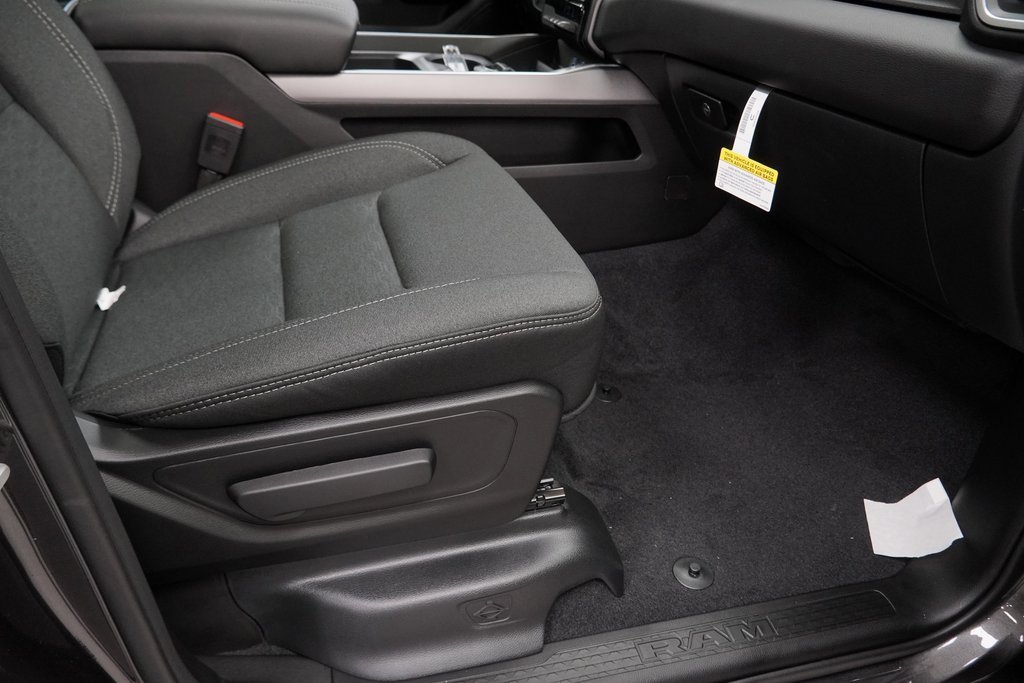 New 2026 RAM 1500 4x4 Crew Cab image 34