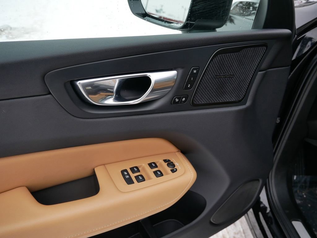 Used 2022 Volvo XC60 T8 Inscription w/ Advanced Package image 15