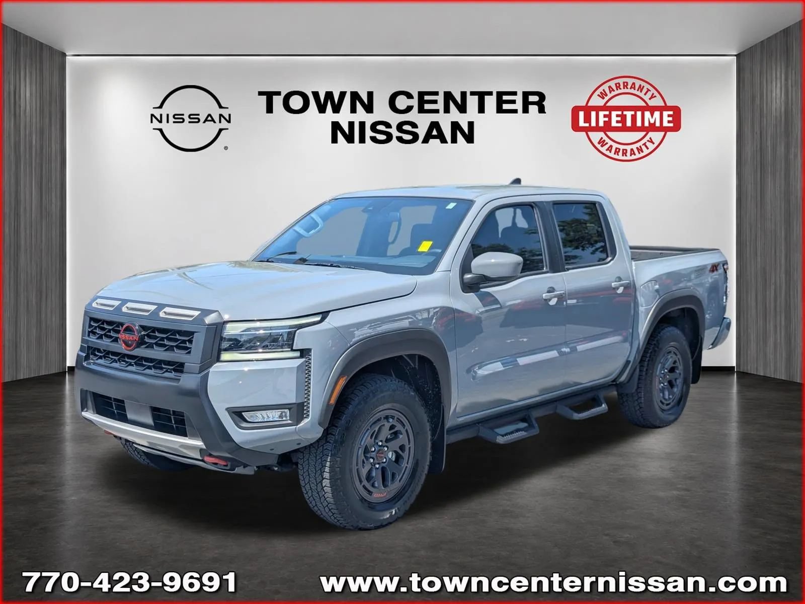 Used 2025 Nissan Frontier PRO-4X AWD/4WD image 3