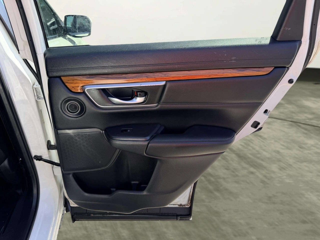 Used 2017 Honda CR-V Touring image 27