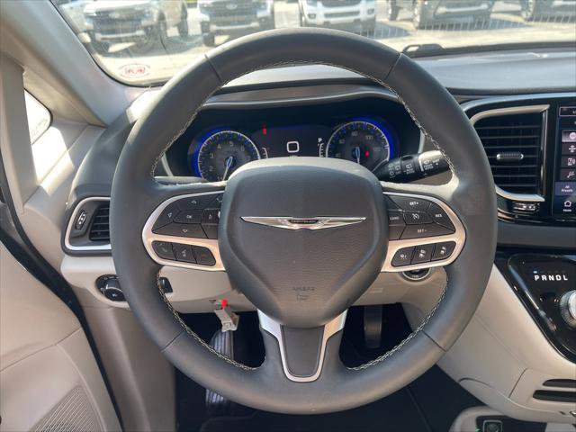 Used 2024 Chrysler Pacifica Touring-L image 26