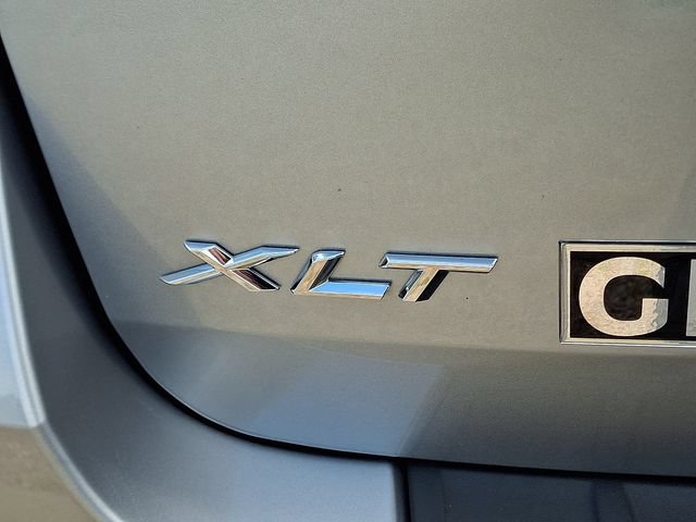 Used 2022 Ford Explorer XLT w/ Equipment Group 202A AWD/4WD image 32