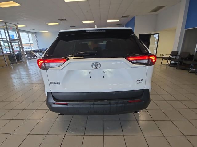 Used 2021 Toyota RAV4 XLE w/ Carpet Mat Package (TMS) image 7