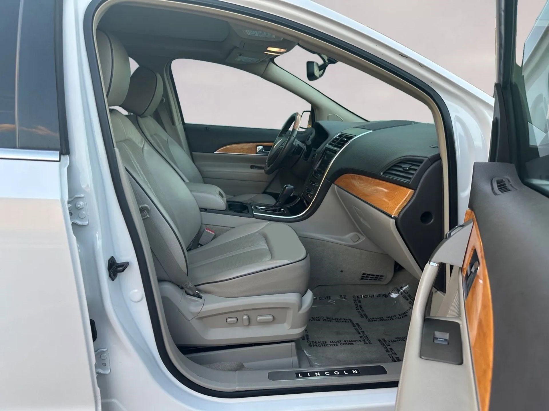 Used 2015 Lincoln MKX FWD w/ Equipment Group 102A image 22