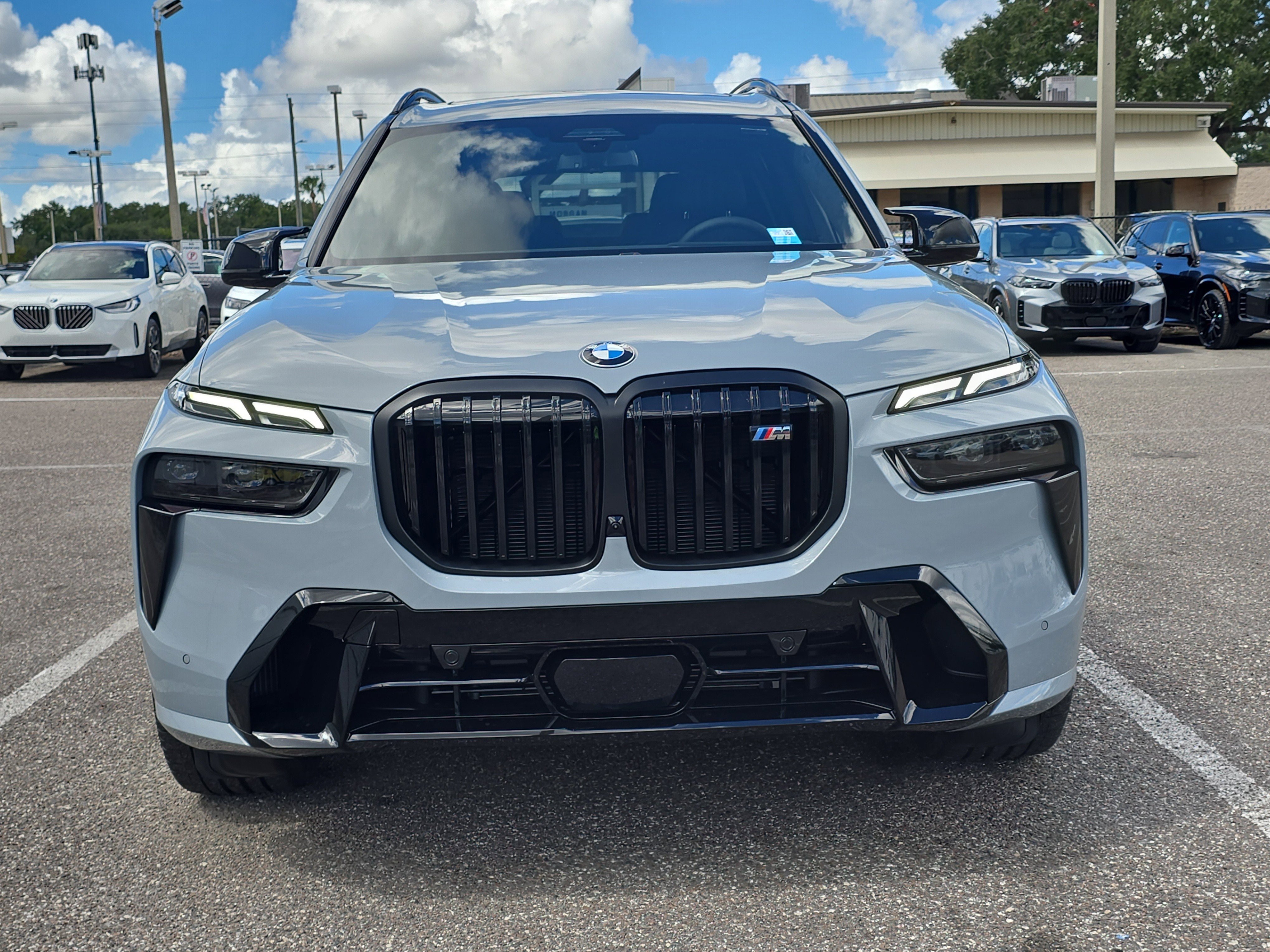 New 2026 BMW X7 M60i image 3