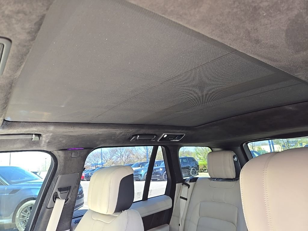 Used 2020 Land Rover Range Rover HSE image 14