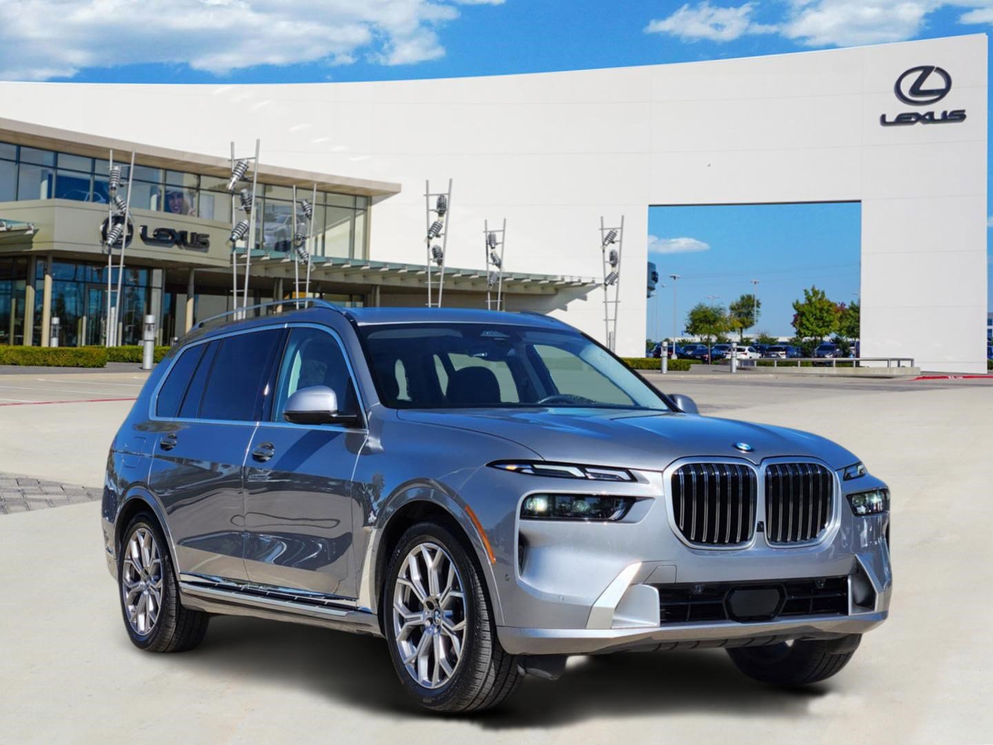 Used 2024 BMW X7 xDrive40i w/ Premium Package image 2
