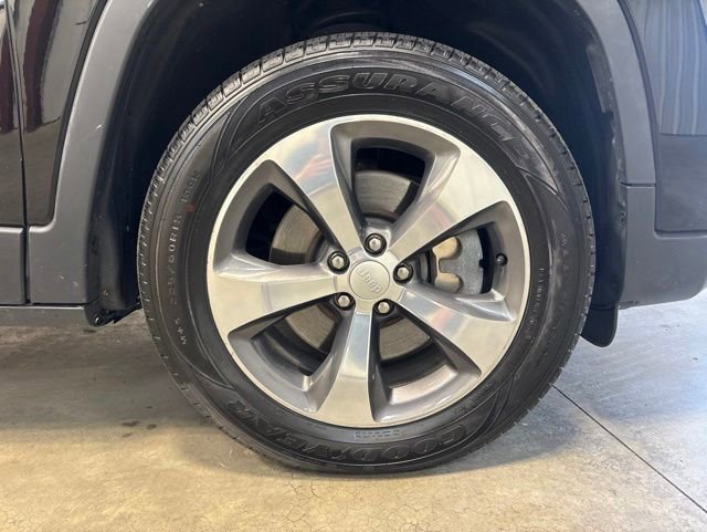 Used 2019 Jeep Cherokee Limited AWD/4WD image 11
