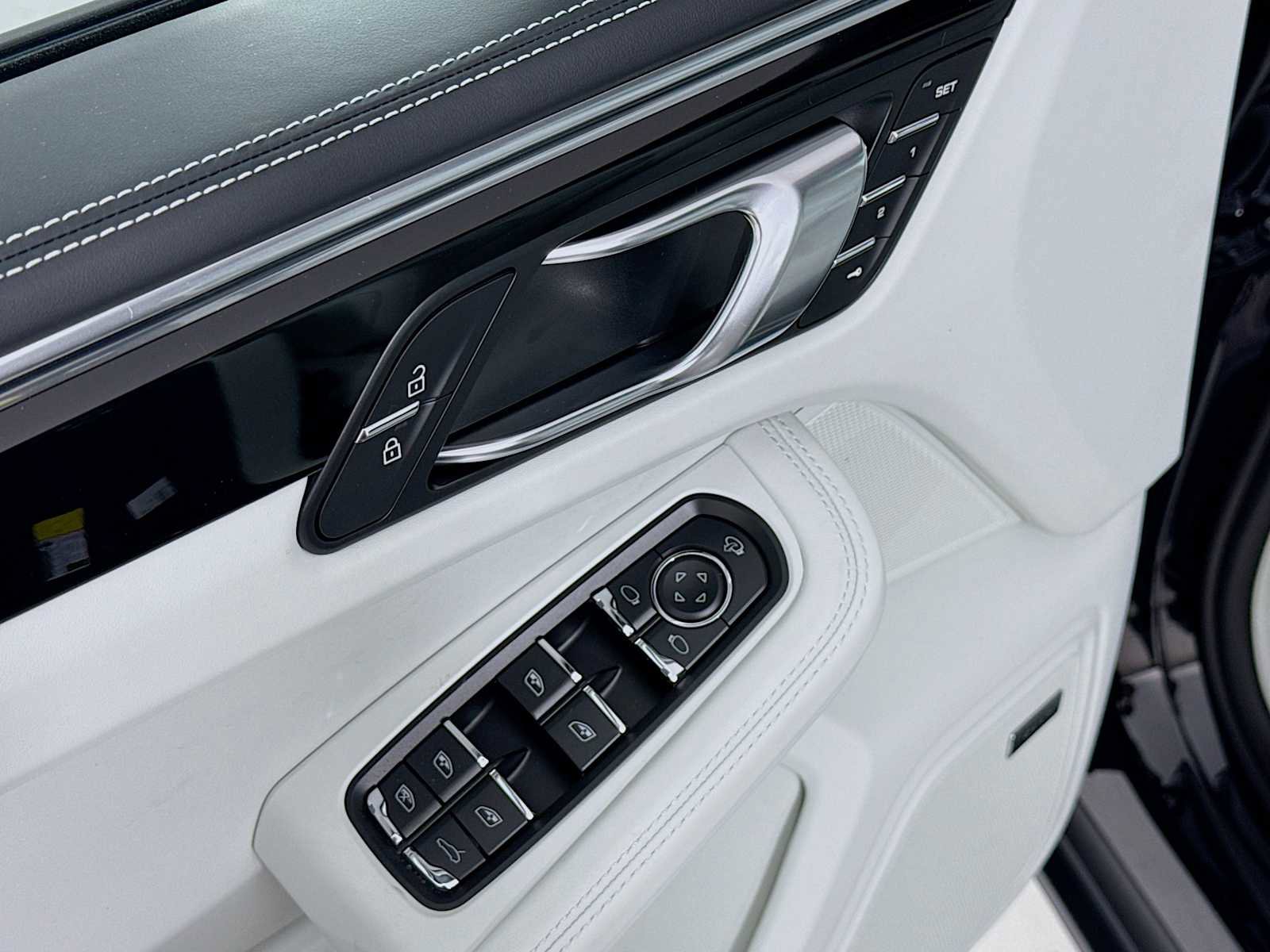 New 2026 Porsche Macan Turbo AWD/4WD image 11
