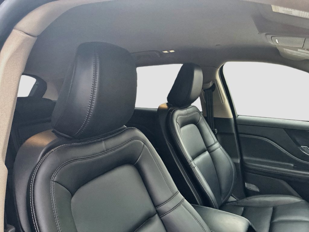 Used 2025 Lincoln Corsair AWD image 27