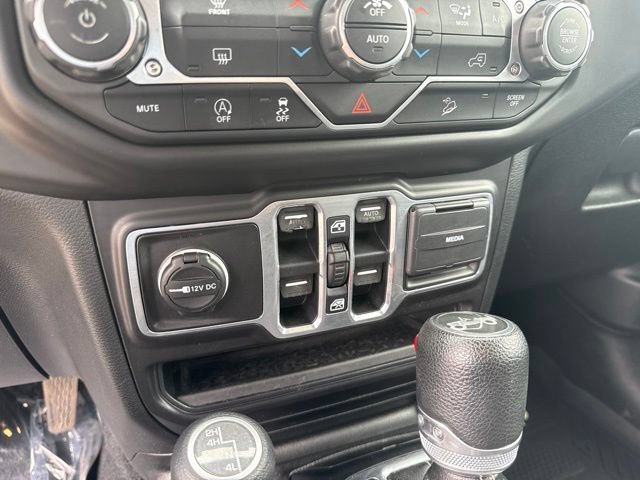 Used 2018 Jeep Wrangler Unlimited Sahara AWD/4WD image 22