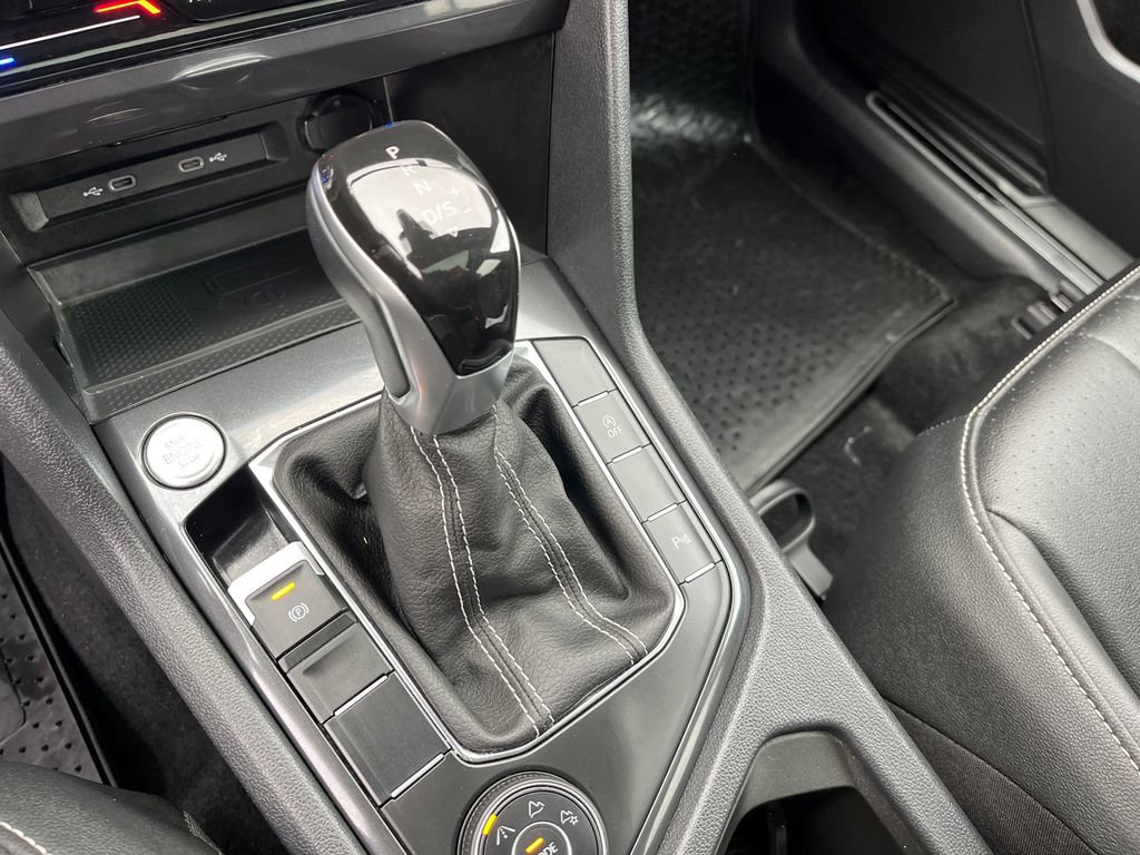 Used 2024 Volkswagen Tiguan SE R-Line AWD/4WD image 18