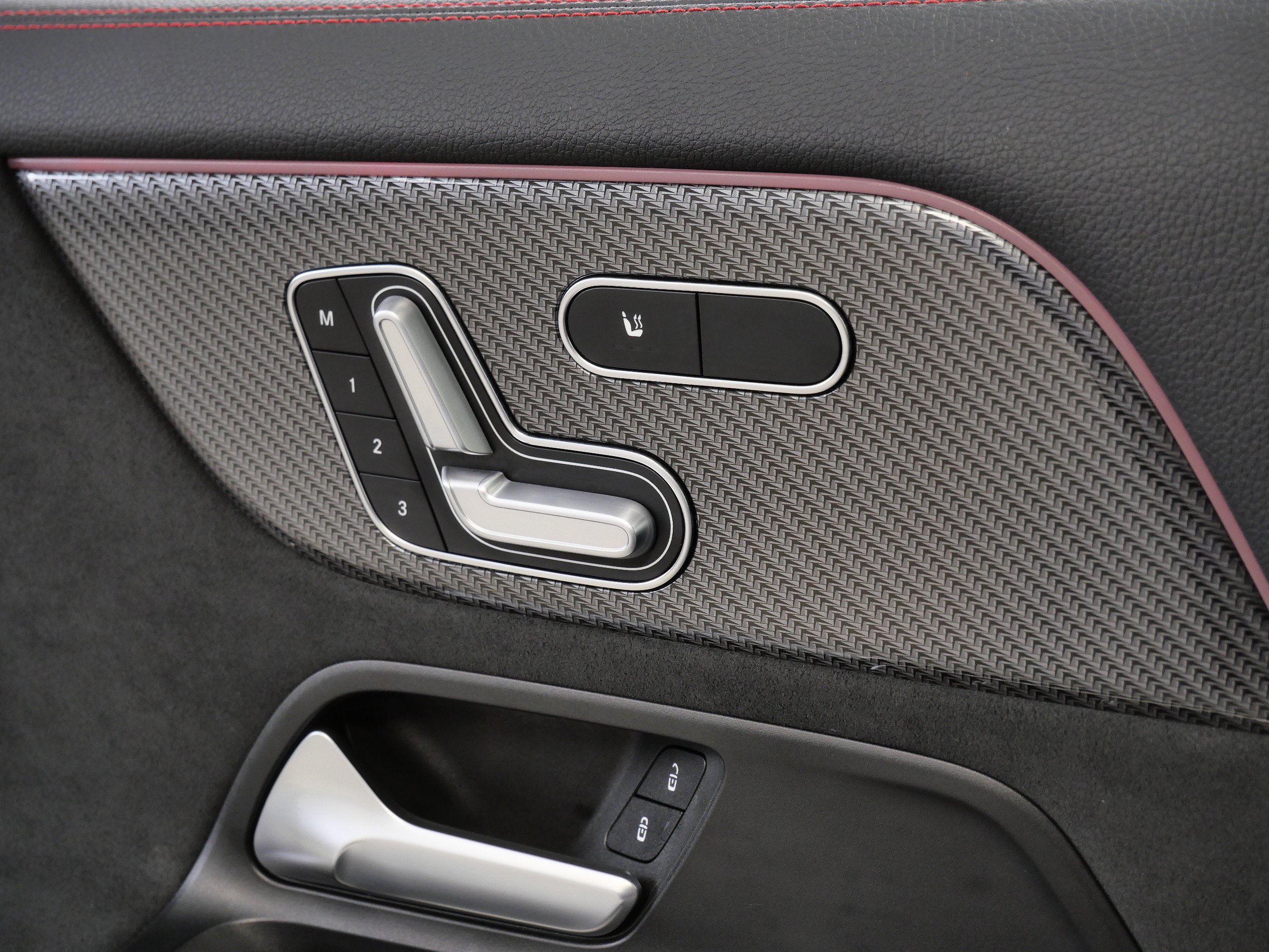 Certified 2025 Mercedes-Benz GLA 250 4MATIC image 32
