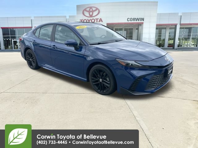 Used 2025 Toyota Camry SE FWD image 1