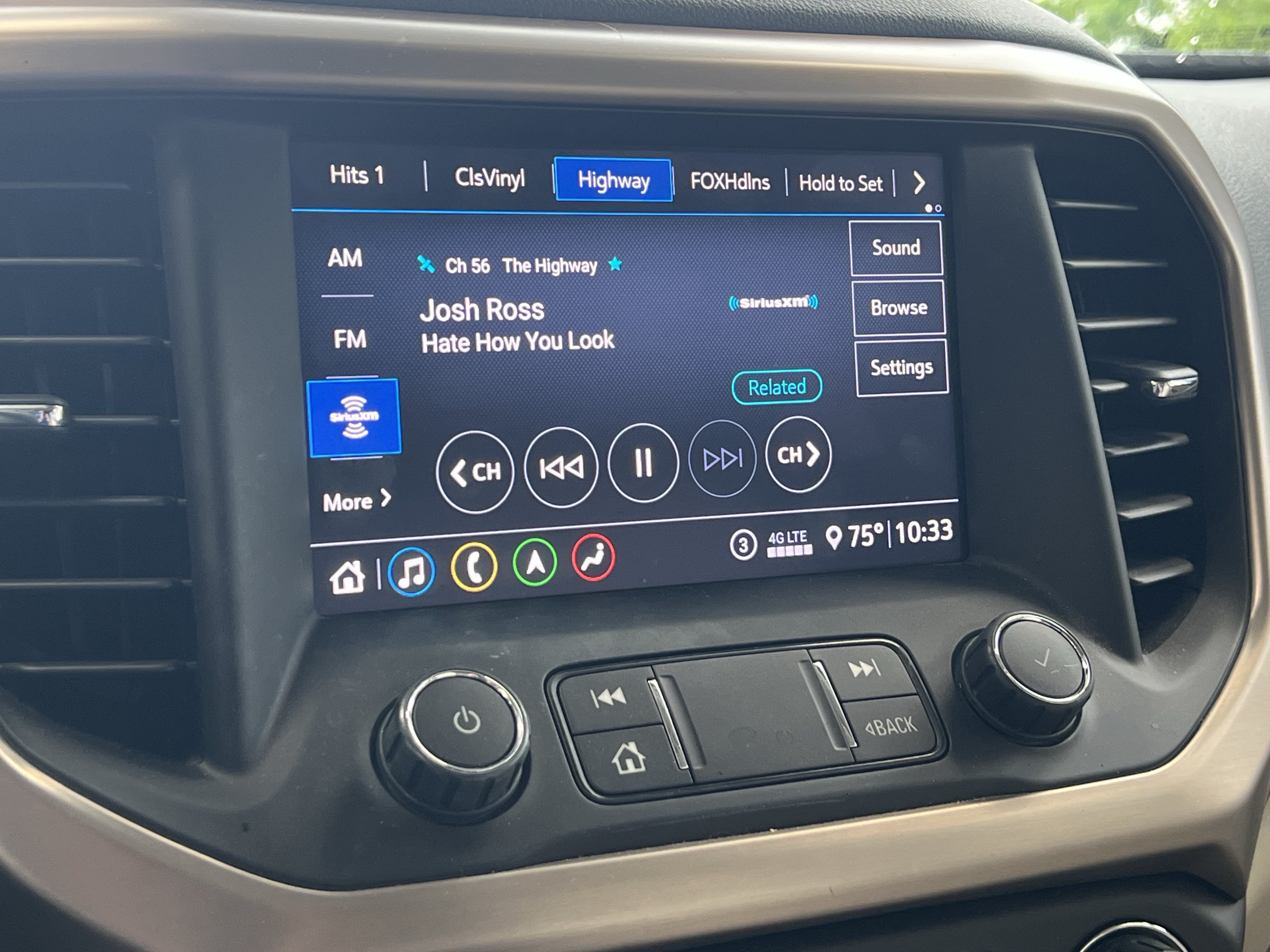 Used 2020 GMC Acadia Denali w/ Technology Package FWD image 24