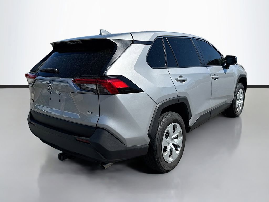 Used 2022 Toyota RAV4 LE image 7