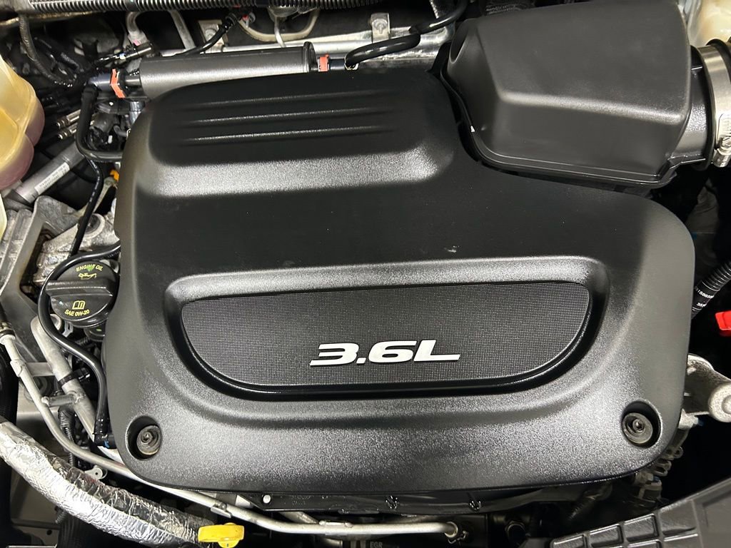 Used 2017 Chrysler Pacifica LX w/ Tire & Wheel Group FWD image 10