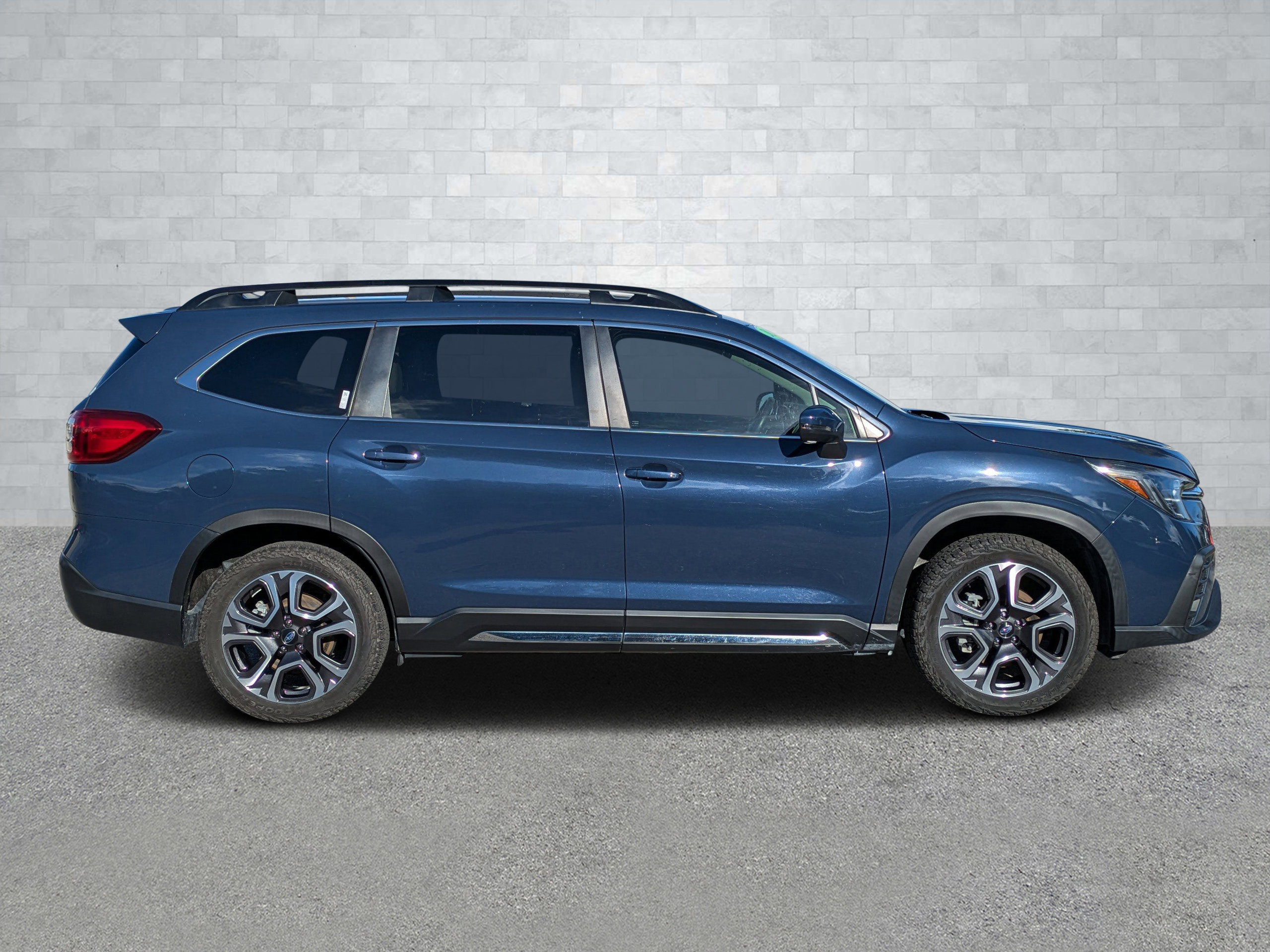 Used 2023 Subaru Ascent Limited image 4