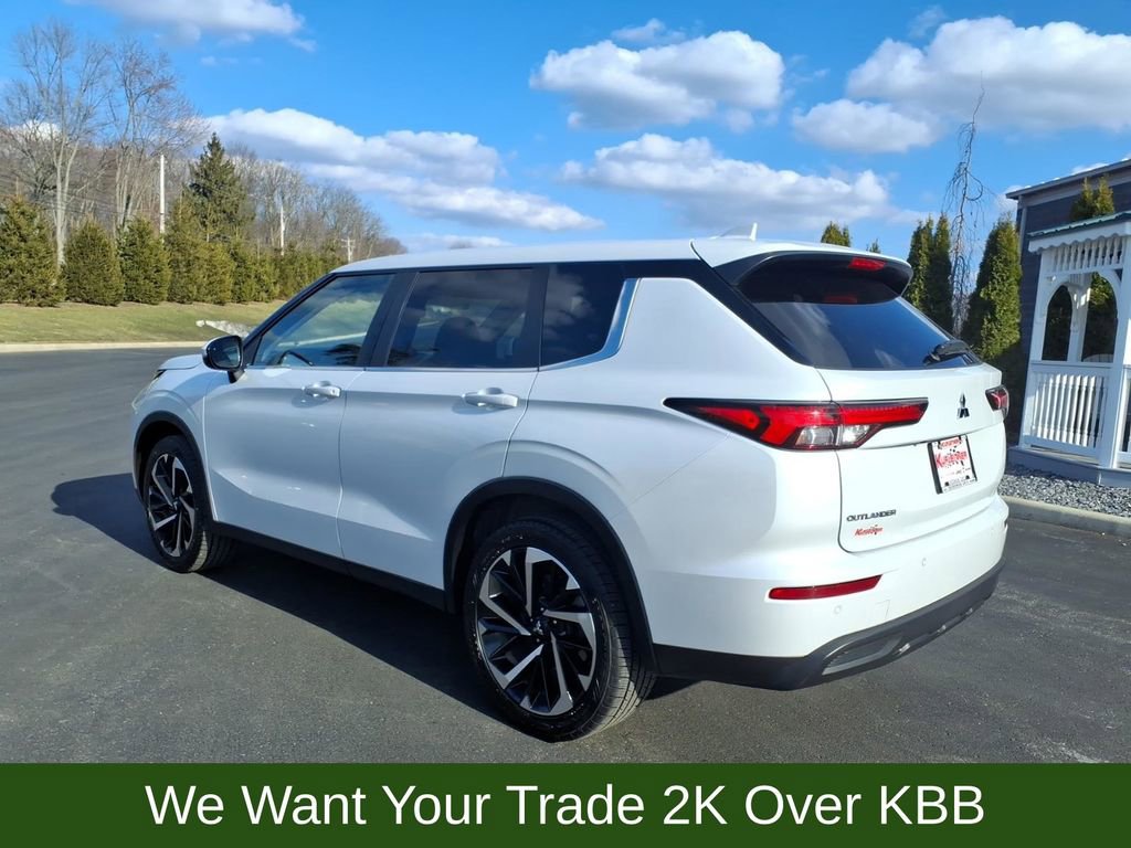 Used 2022 Mitsubishi Outlander ES AWD/4WD image 3