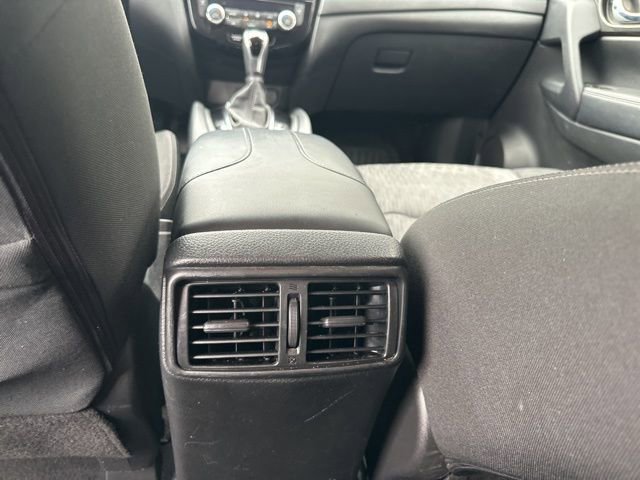 Used 2020 Nissan Rogue SV image 23