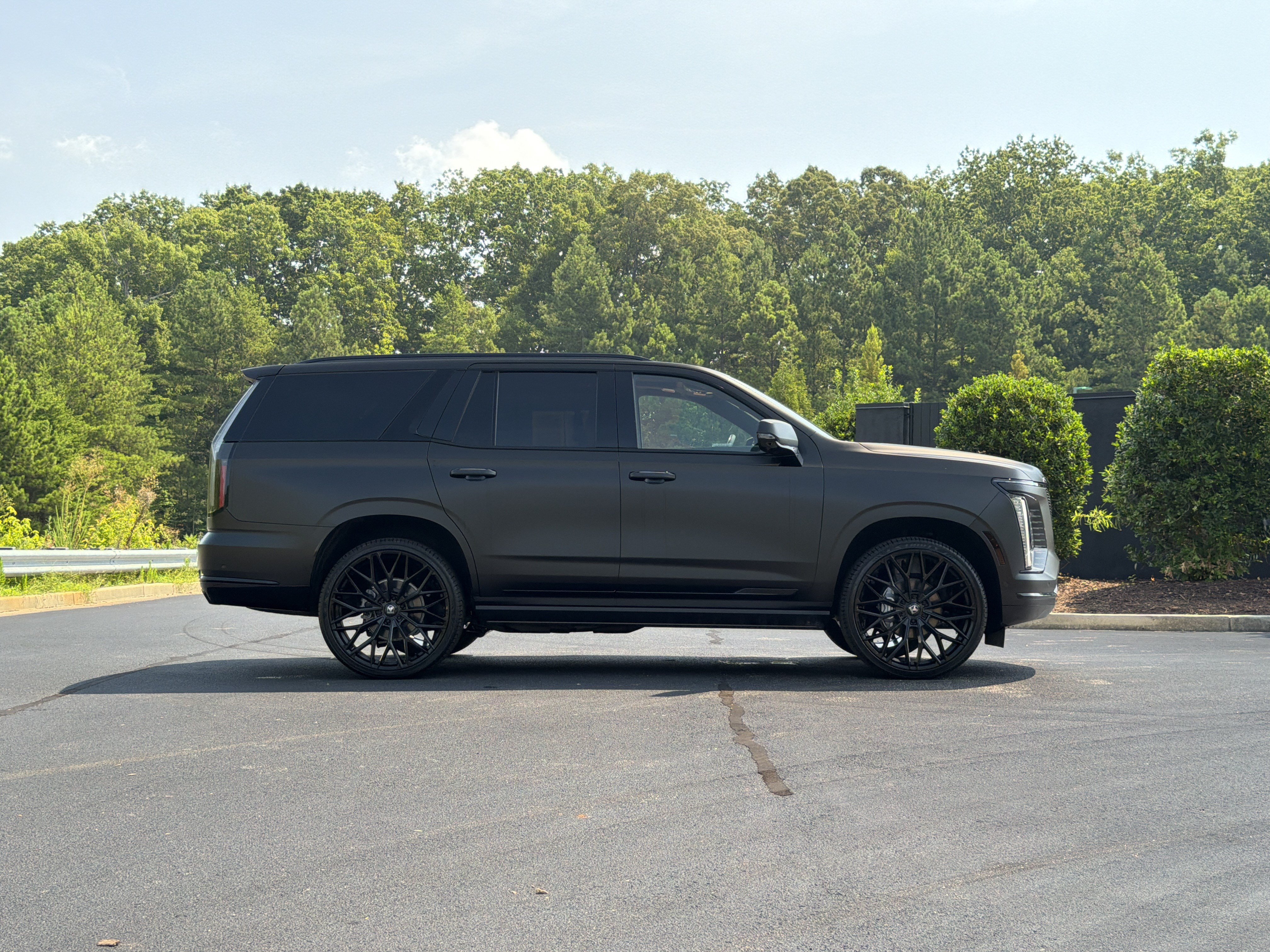 Used 2026 Cadillac Escalade Platinum Sport w/ LPO, ONYX Package AWD/4WD image 5