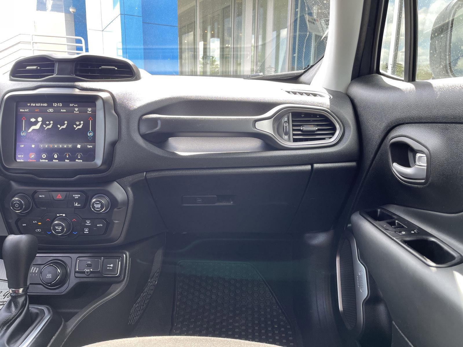Used 2023 Jeep Renegade Latitude AWD/4WD image 26