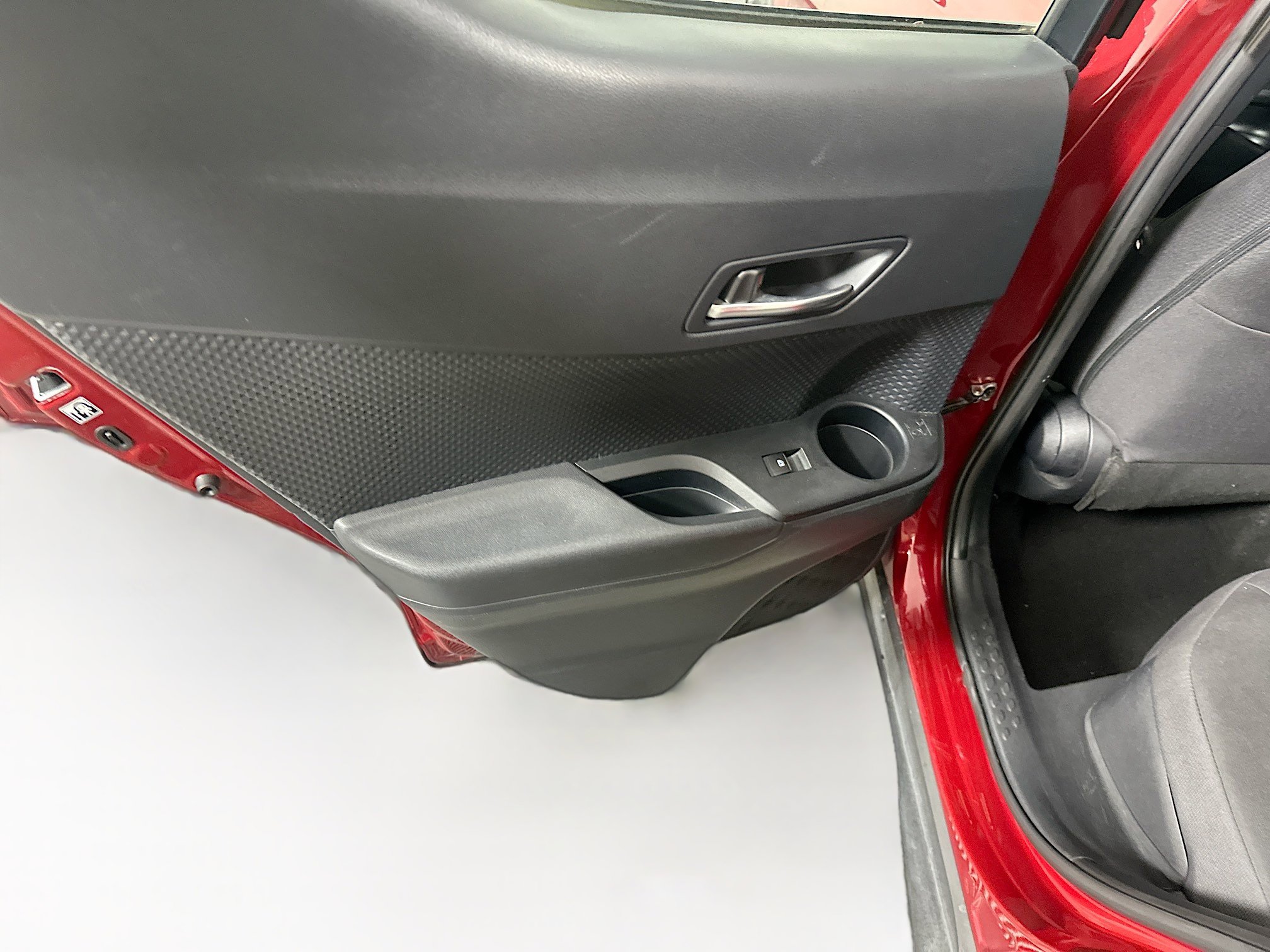 Used 2018 Toyota C-HR XLE FWD image 25