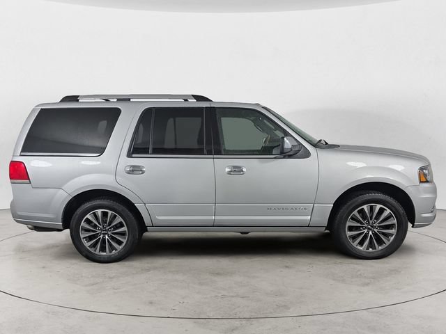 Used 2017 Lincoln Navigator Select AWD/4WD image 4