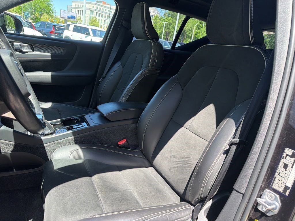Used 2021 Volvo XC40 T5 R-Design w/ Advanced Package AWD/4WD image 14