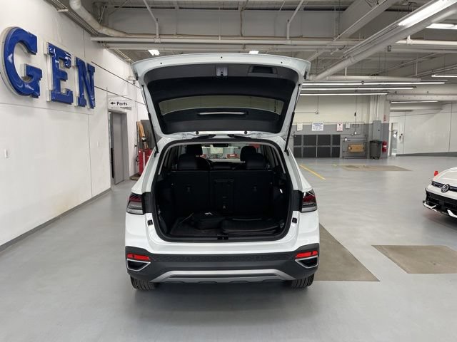 Used 2025 Volkswagen Taos SEL AWD/4WD image 9