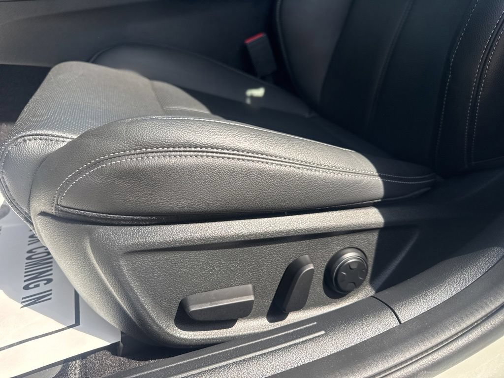 Used 2025 Genesis G70 2.5T AWD/4WD image 20
