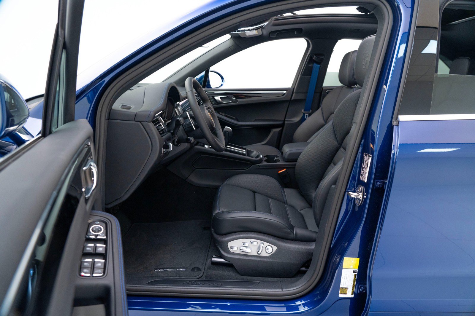 New 2025 Porsche Macan image 17