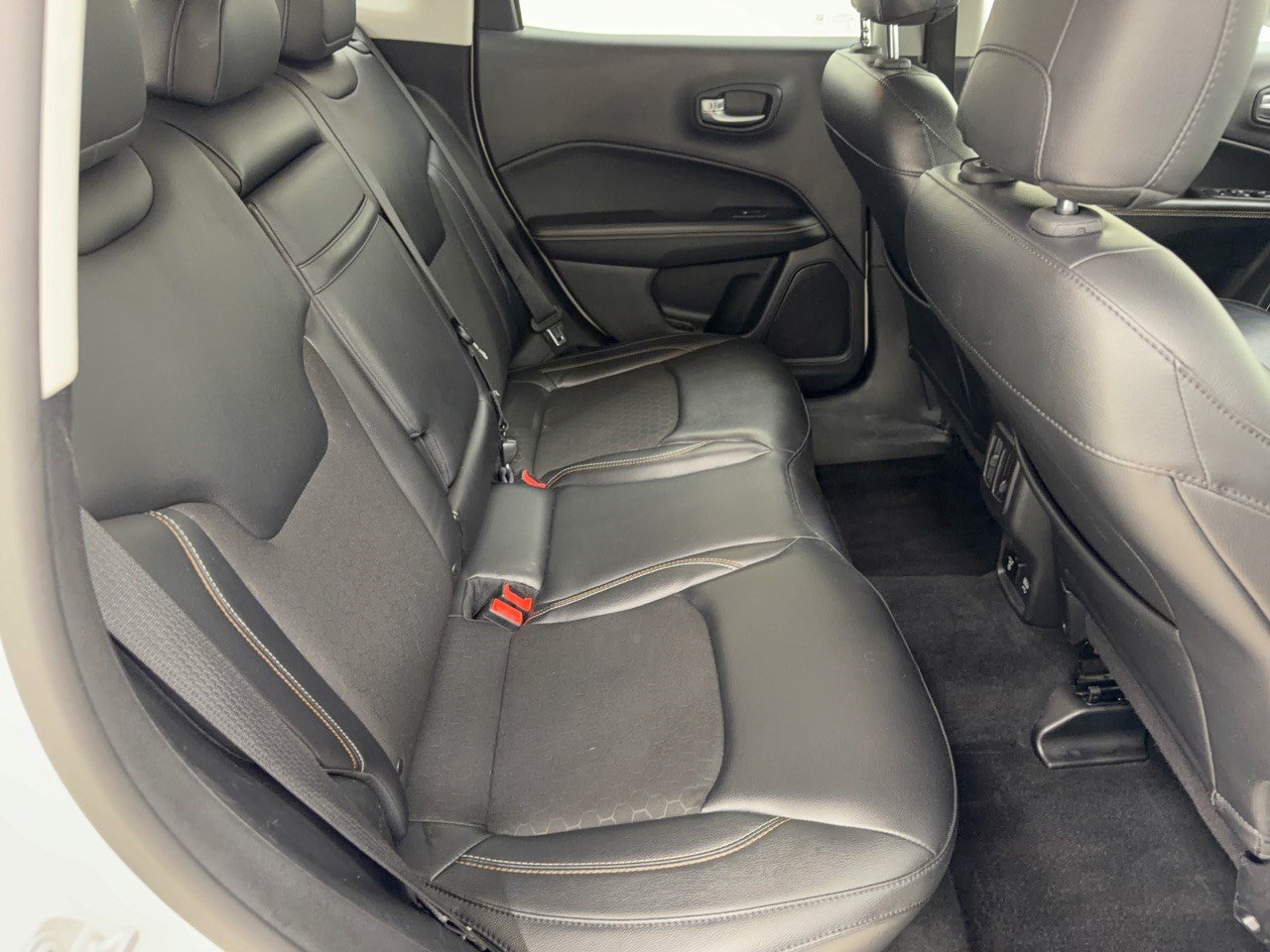 Used 2017 Jeep Compass Latitude w/ Popular Equipment Group AWD/4WD image 29