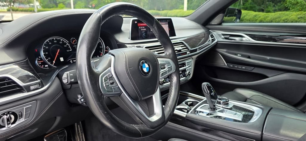 Used 2019 BMW 750i w/ Executive Package RWD image 15