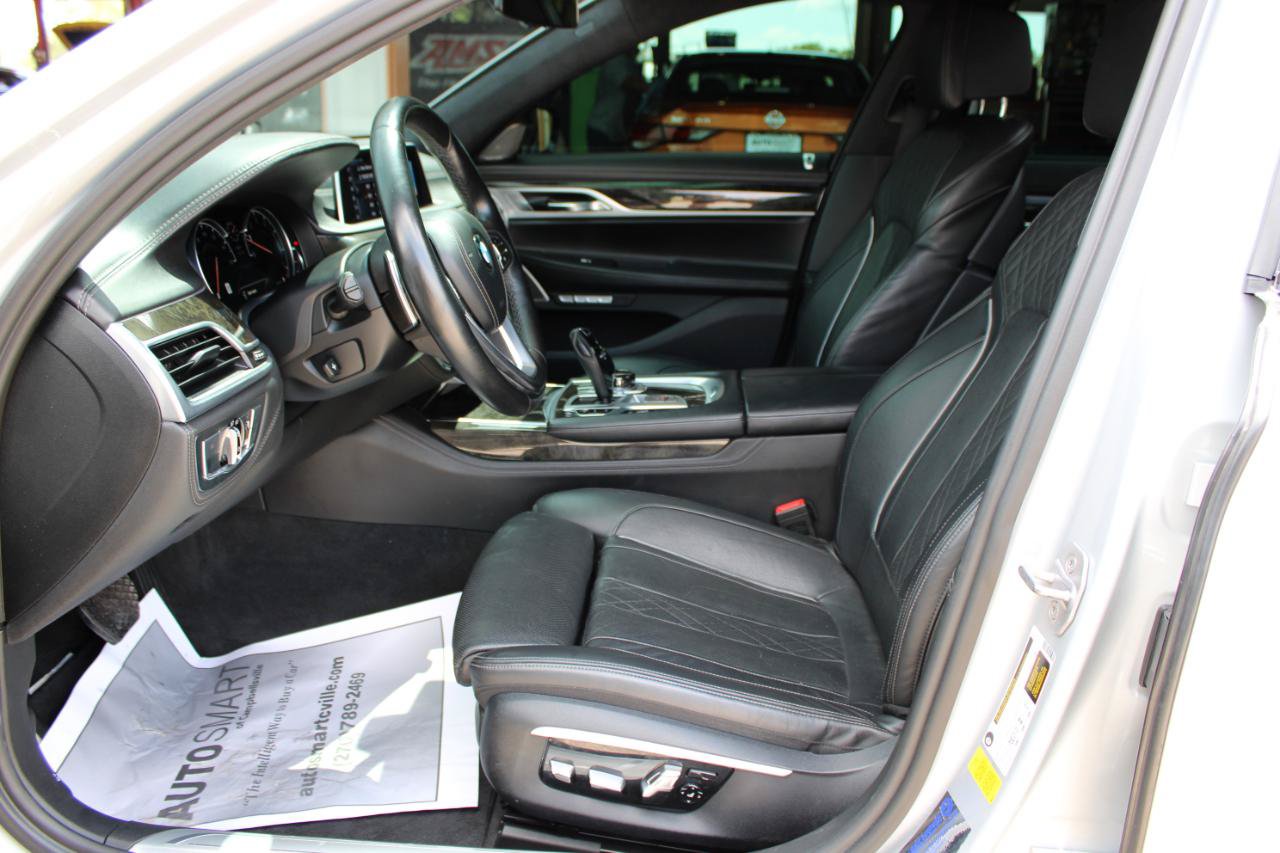 Used 2017 BMW 750i RWD image 16