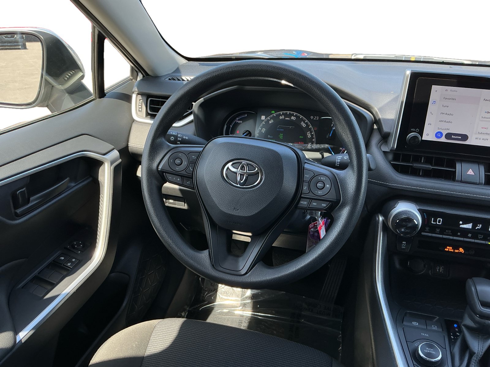 Used 2025 Toyota RAV4 LE AWD/4WD image 11