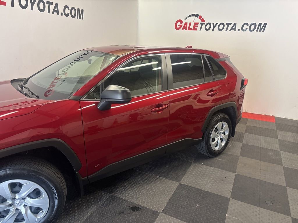 Used 2022 Toyota RAV4 LE image 8