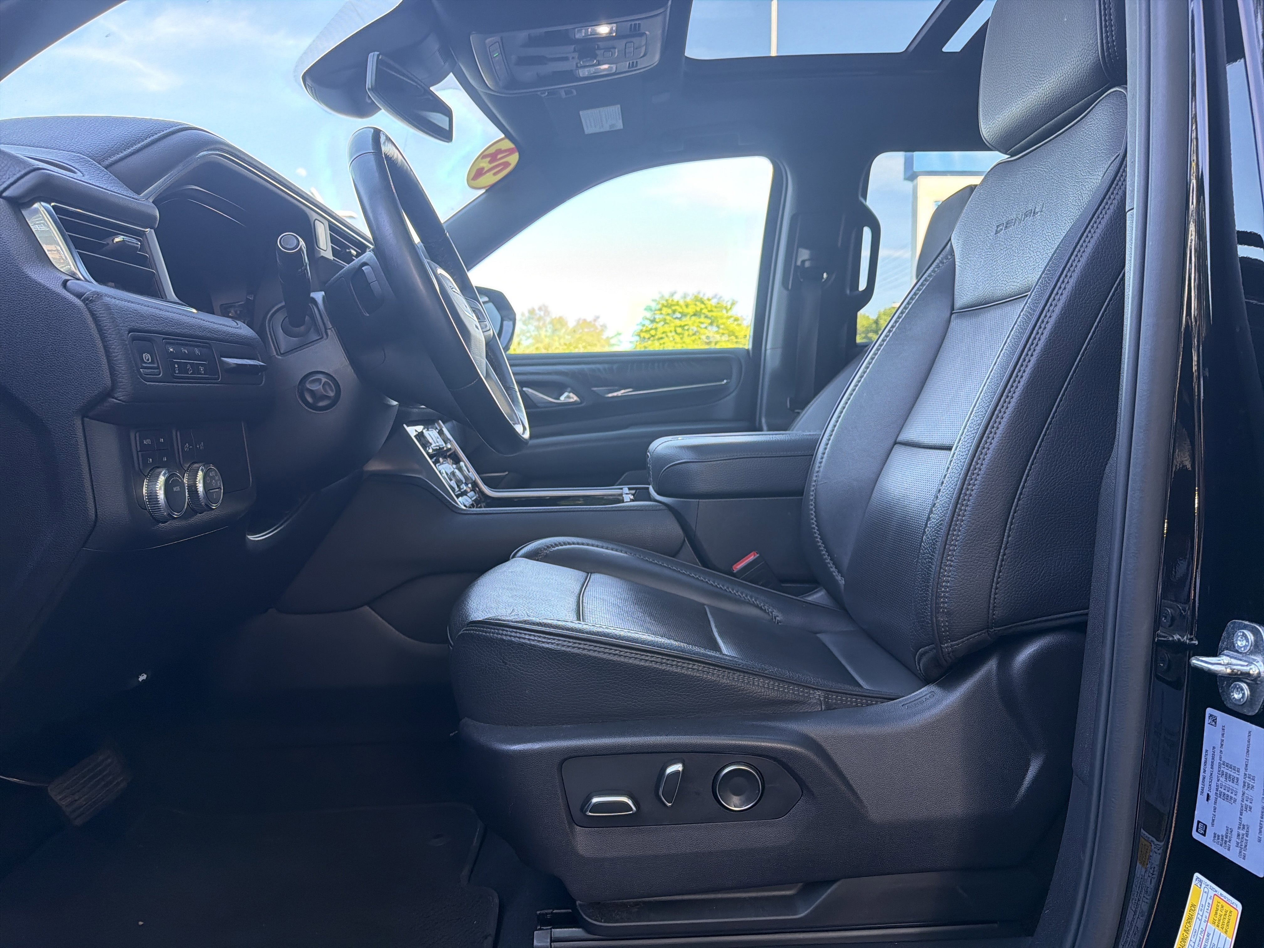 Used 2024 GMC Yukon Denali AWD/4WD image 16