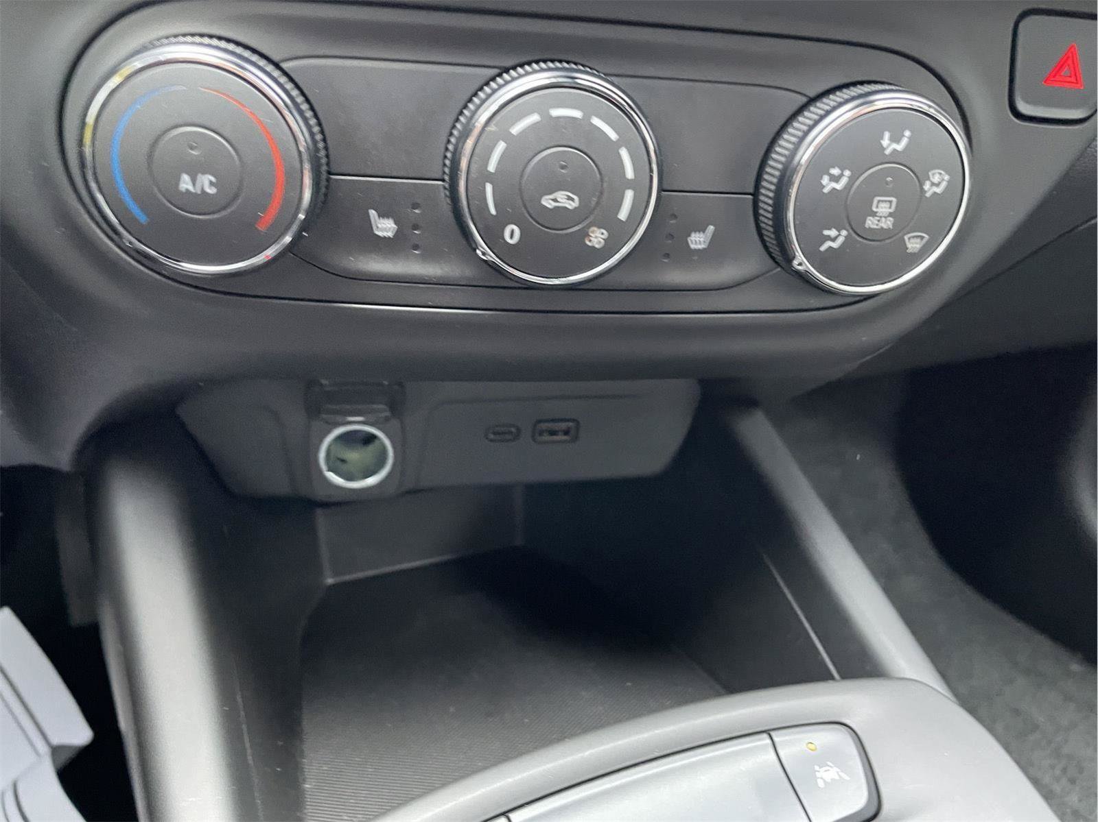 Used 2024 Chevrolet Trax RS w/ Driver Confidence Package FWD image 28