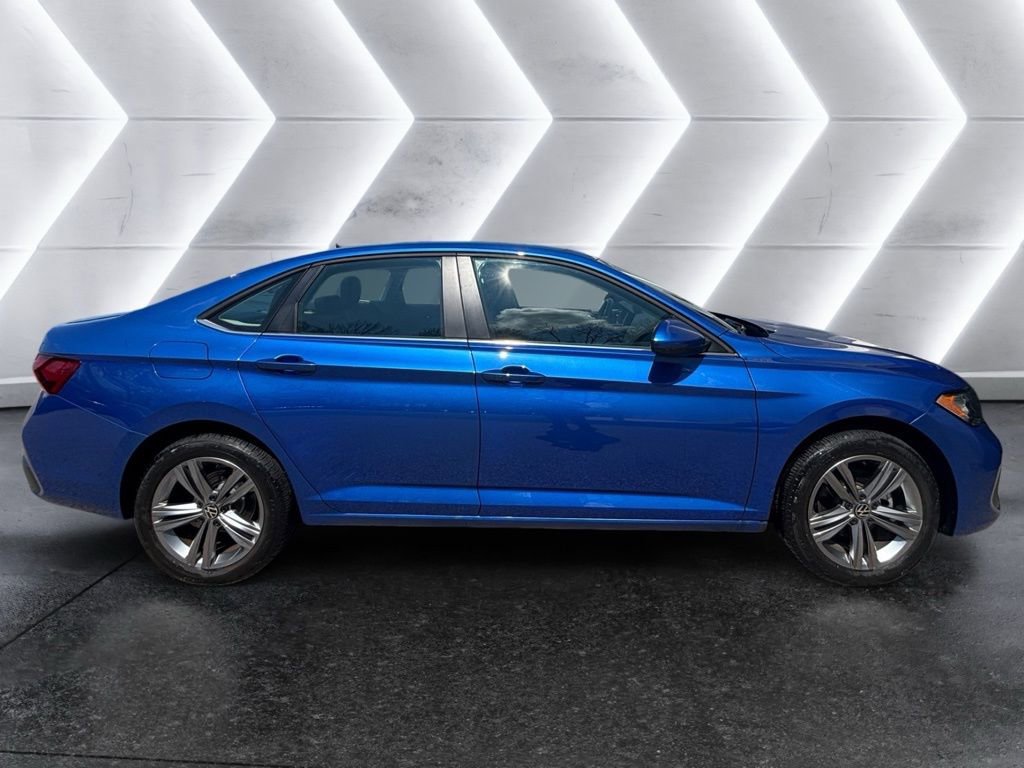 Used 2023 Volkswagen Jetta SE image 6