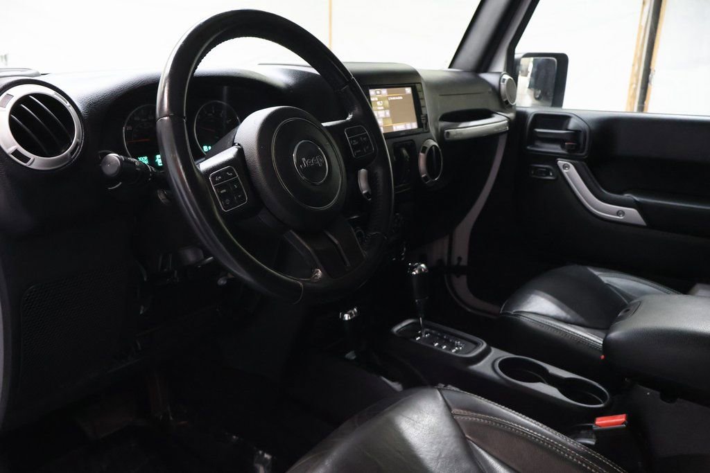 Used 2018 Jeep Wrangler Unlimited Sahara w/ Connectivity Group image 17