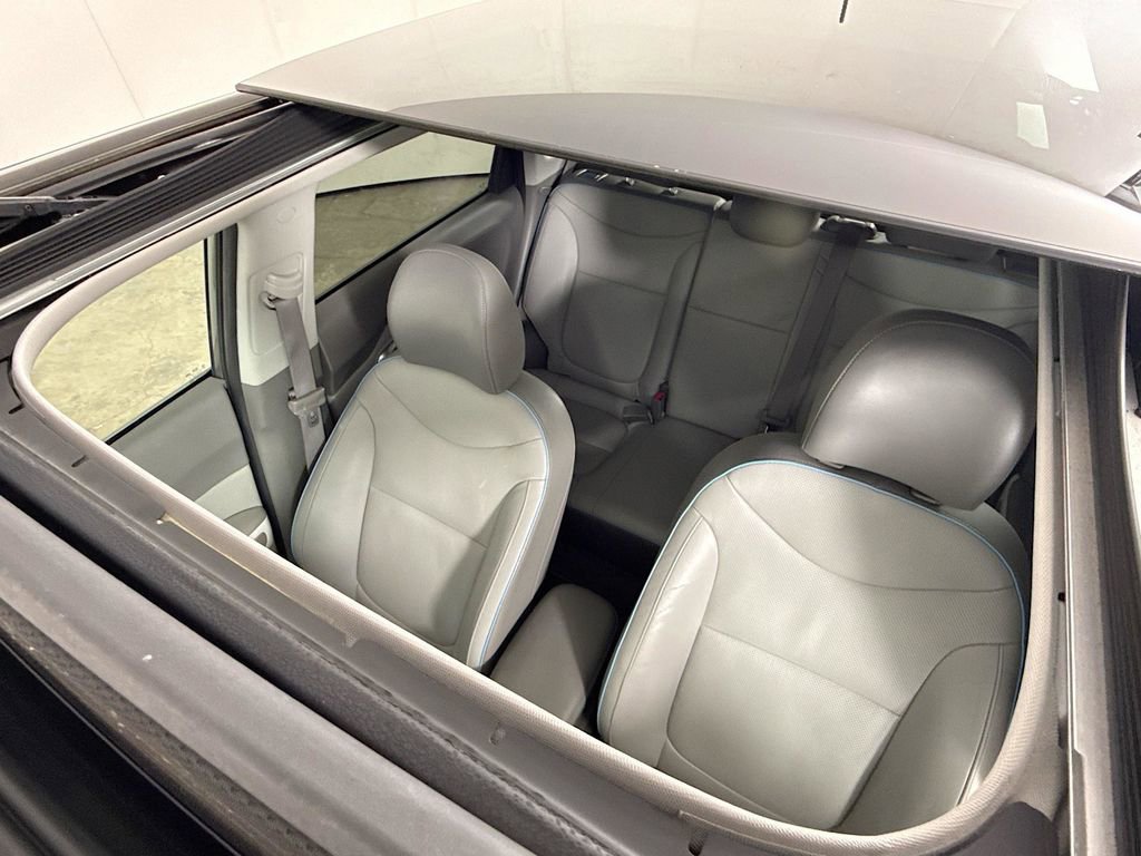 Used 2016 Kia Soul EV + w/ Sun & Fun Package image 29