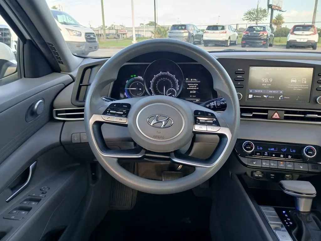 Used 2021 Hyundai Elantra Blue image 21