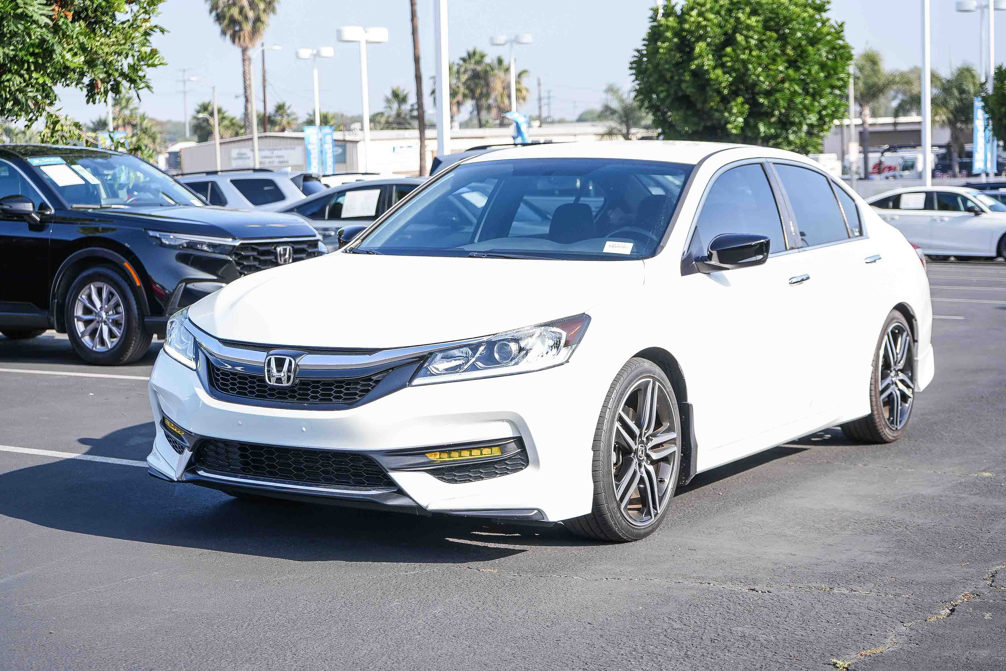 Used 2017 Honda Accord Sport Special Edition image 3