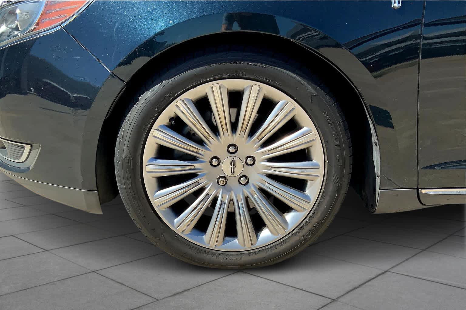Used 2014 Lincoln MKS FWD image 5